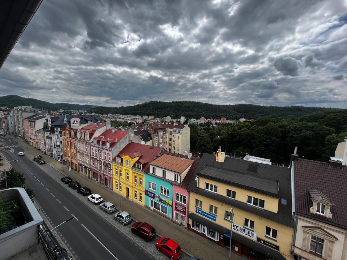 Large 3 Bedroom Apartment With City Skyline View Karlovy Vary Exterior foto